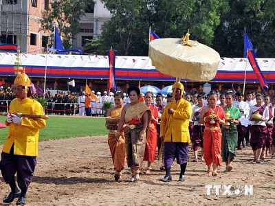 Toàn cảnh lễ Vua đi cày tại Campuchia Toàn cảnh lễ Vua đi cày tại Campuchia