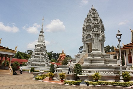 Các công trình đặc sắc trong chùa Bạc của Campuchia – Phần 2