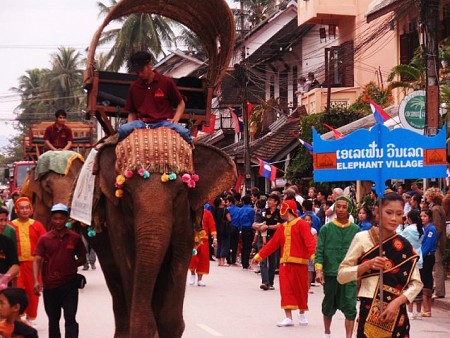 KHÁM PHÁ THỦ ĐÔ VIÊN CHĂN