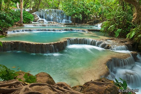 Khám phá vẻ đẹp thác nước đẹp nhất Luang Prabang