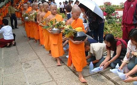 Lễ hội Khao Phansa Thái Lan