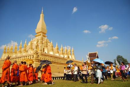 LỄ HỘI LÊN CHÙA ĐỘC ĐÁO CỦA NGƯỜI DÂN LÀO LỄ HỘI LÊN CHÙA ĐỘC ĐÁO CỦA NGƯỜI DÂN LÀO