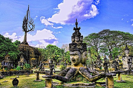 Tĩnh lặng với vườn tượng Phật tại Lào
