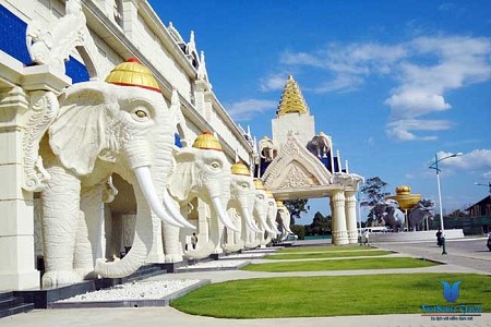 Vieng Chan - Luang Prabang - Xieng Khuang Tháng 5 - Tháng Đẹp, Rực Rỡ  Nhất Năm Ở Lào