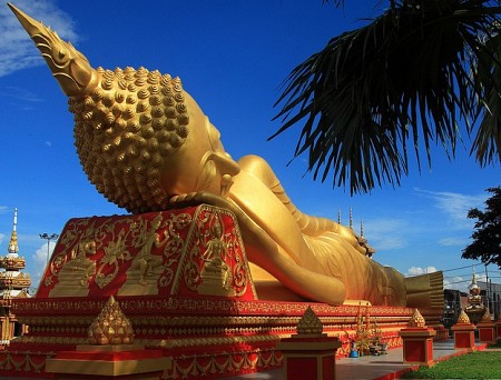 Viếng thăm ngôi chùa đẹp và nổi tiếng nhất tại Lào