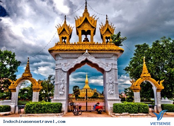 Viếng thăm ngôi chùa đẹp và nổi tiếng nhất tại Lào - Ảnh 3