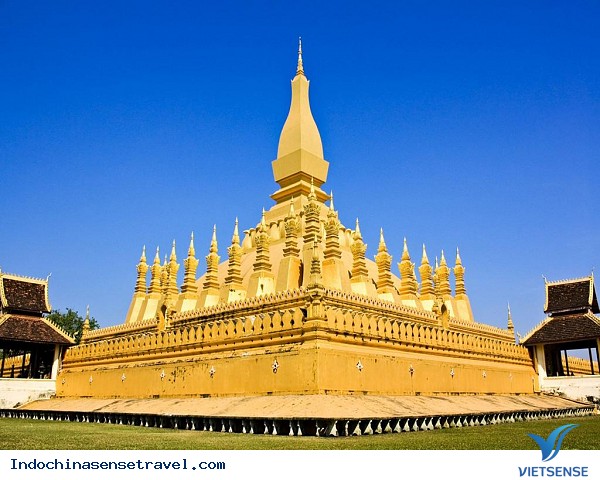 Viếng thăm ngôi chùa đẹp và nổi tiếng nhất tại Lào - Ảnh 1