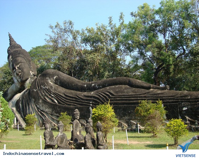 Tĩnh lặng với vườn tượng Phật tại Lào - Ảnh 2