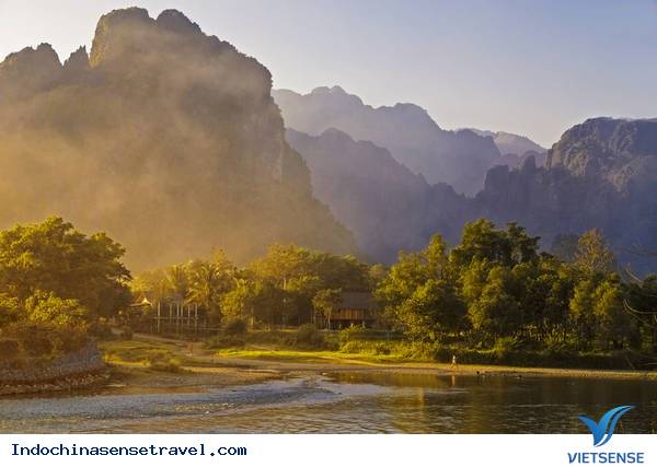 Có Một Thị Trấn Vang Viêng Bình Yên Đến Thế - Ảnh 1