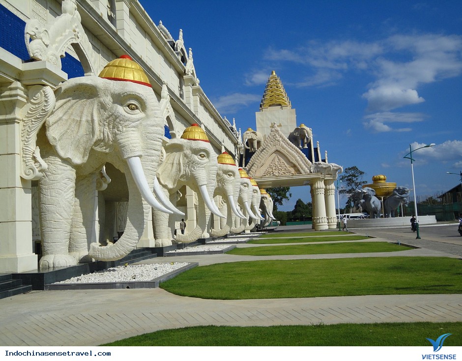 Nước bạn Lào cực kỳ thân thiện và mến khách - Ảnh 2 Nước bạn Lào cực kỳ thân thiện và mến khách - Ảnh 2