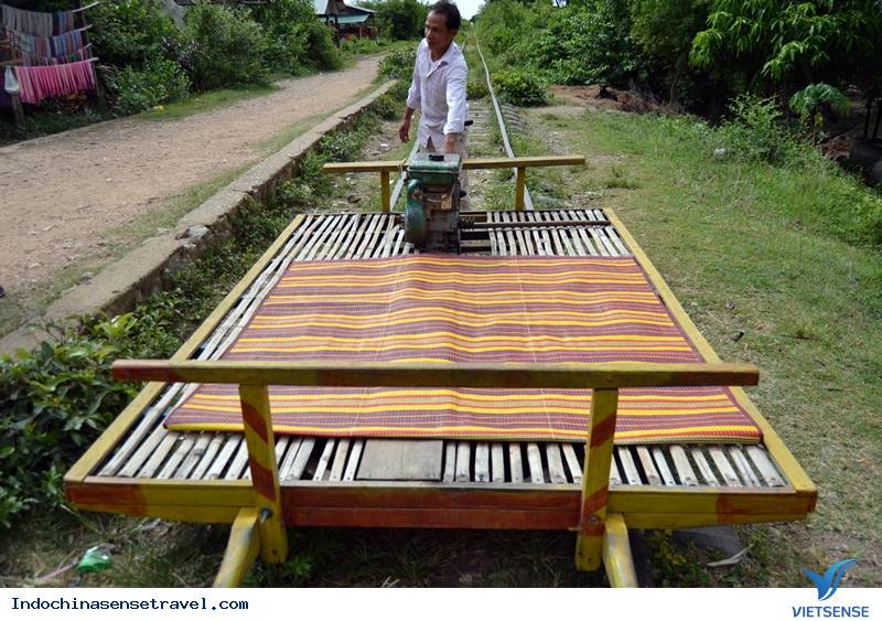 Đi “tàu lửa tre”