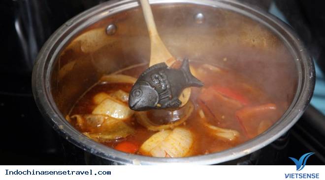 Bí ẩn của con cá sắt trong bữa ăn của người Campuchia - Ảnh 1