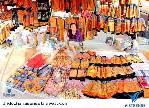 DẠO MỘT VÒNG CHỢ ĐÊM CỦA NGƯỜI LÀO dao-mot-vong-cho-dem-cua-nguoi-lao