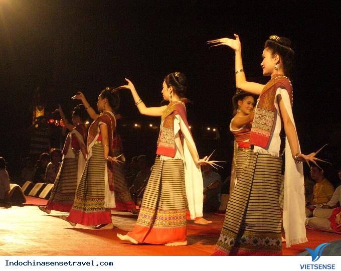 Điệu múa Lăm Vông Lào - Ảnh 1 Điệu múa Lăm Vông Lào - Ảnh 1