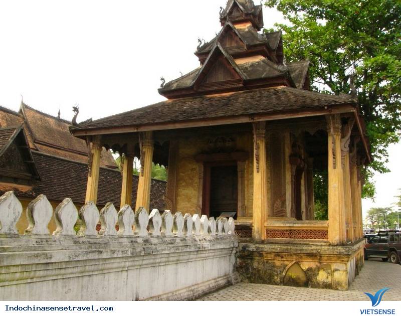 Ghé thăm ngôi chùa cổ Wat Sisaket tại Lào - Ảnh 1