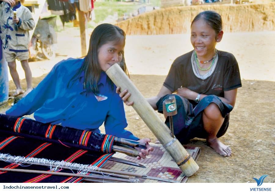 Nếu không muốn ế chỏng chơ con gái Lào phải biết hút thuốc - Ảnh 1 Nếu không muốn ế chỏng chơ con gái Lào phải biết hút thuốc - Ảnh 1