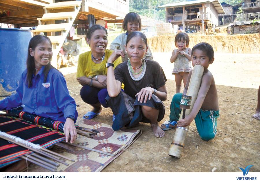 Nếu không muốn ế chỏng chơ con gái Lào phải biết hút thuốc - Ảnh 2 Nếu không muốn ế chỏng chơ con gái Lào phải biết hút thuốc - Ảnh 2