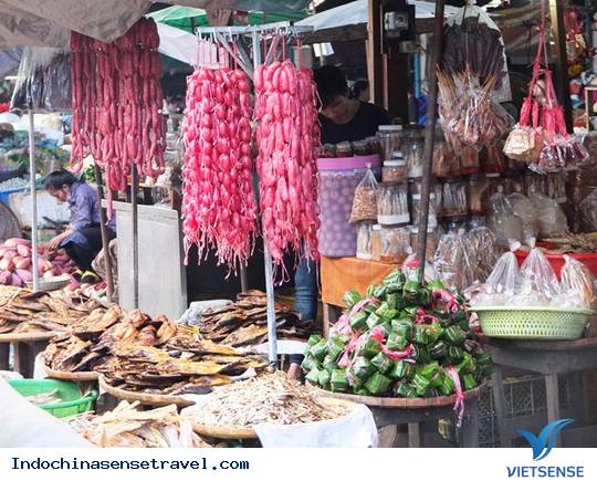 Chợ Việt trên đất nước bạn Lào