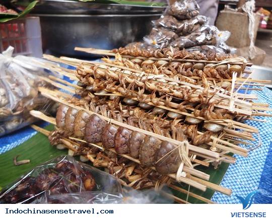 Khu chợ Việt trên đất nước bạn Lào