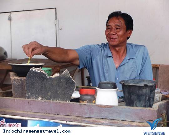 Khu chợ Việt trên đất nước bạn Lào