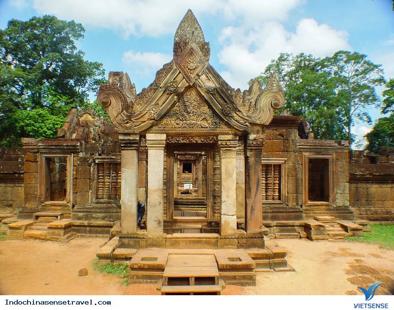 Thăm quan đền Banteay Srei linh thiêng của Campuchia - Ảnh 1