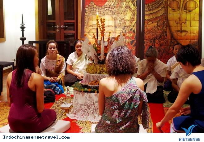 Thích thú tục buộc dây đón khách tại Lào - Ảnh 3