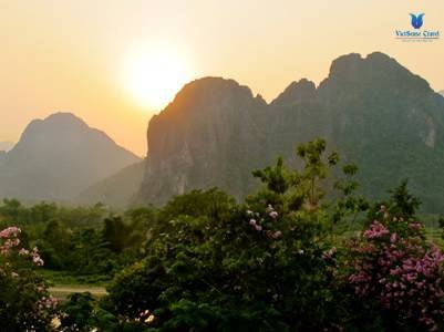 Tôi Đã "Phải Lòng" Nước Lào Ngay Từ Lần Đầu Tiên hành trình lào vietsense