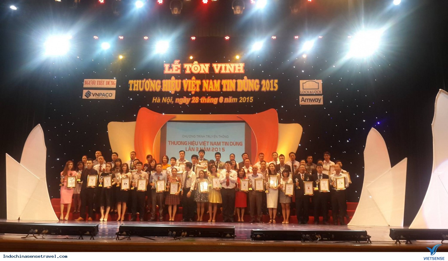 VietSense Travel vinh dự được tôn vinh Thương Hiệu Việt Nam Tin Dùng 2015 - Ảnh 1